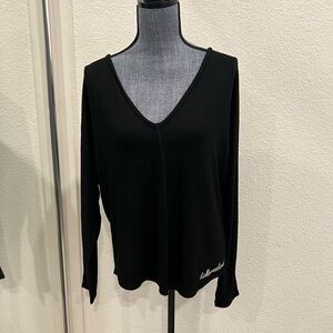 good hYOUman Black Long Sleeve Hello Weekend V-Neck Top